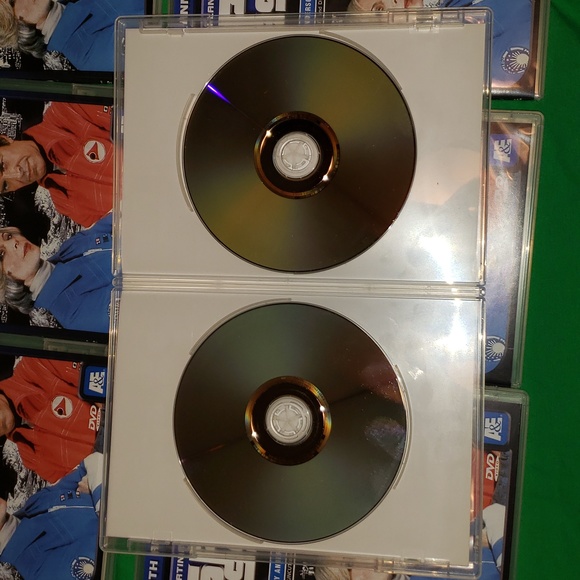 Space 1999 30th Anniversary Edition 17 DVD Box Set - Picture 5 of 6